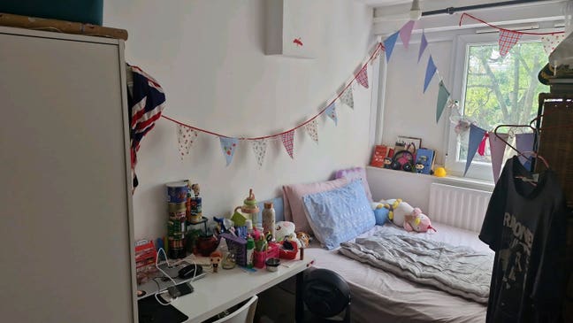 Cozy Room for one!  Main Photo