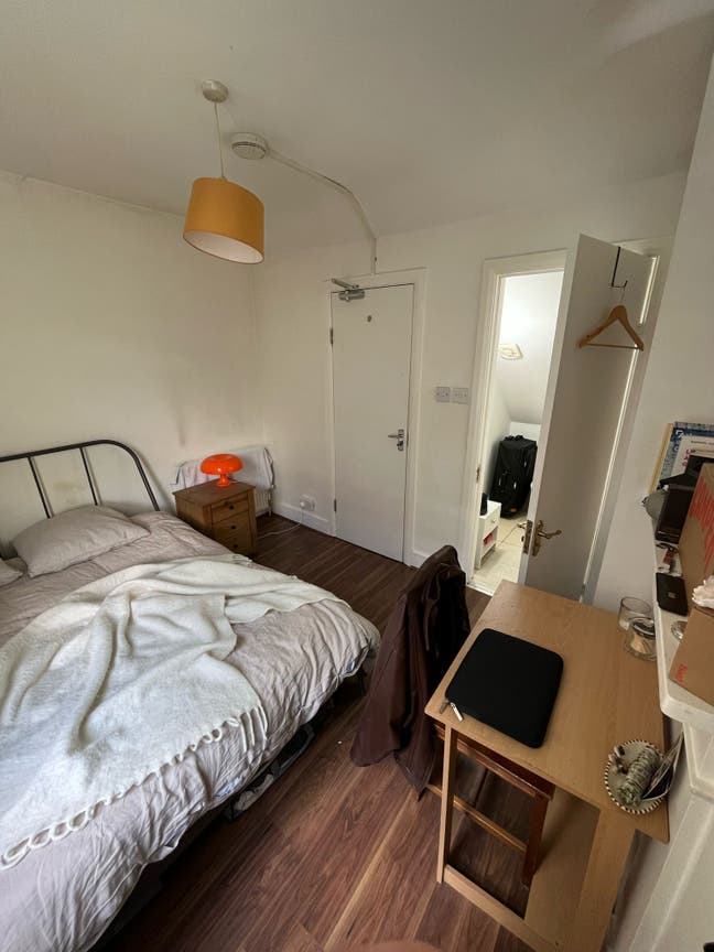 👑ALDGATE👑2 rooms*1 with private toilet! Main Photo