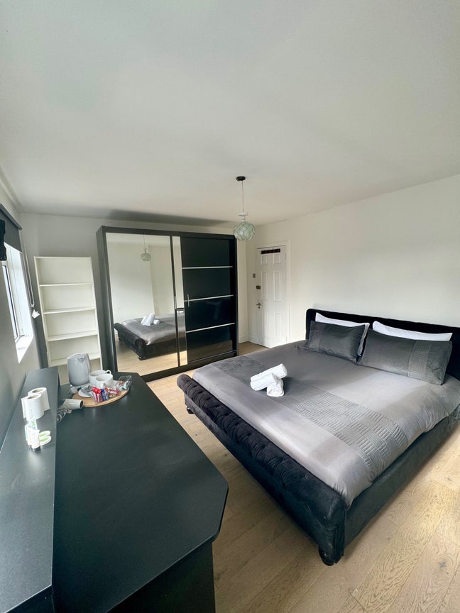 Master Bedroom - KingSize  Main Photo