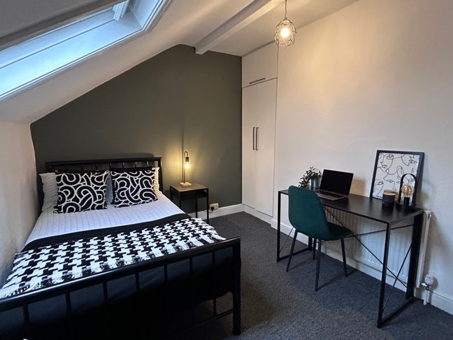 Woodhouse Attic Room - Bills & Cleaner Incl Main Photo