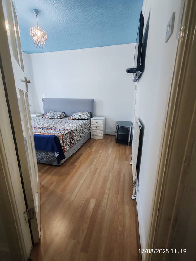 Spacious Double Room – RM3  Main Photo