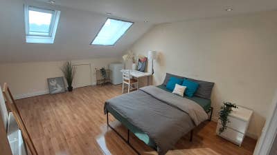 Modern Rooms Nr stations-Bills Inc Main Photo