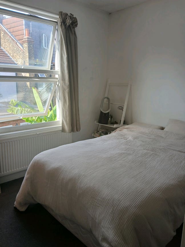 *Monday - Friday* Double Bedroom *Bills Included! Main Photo