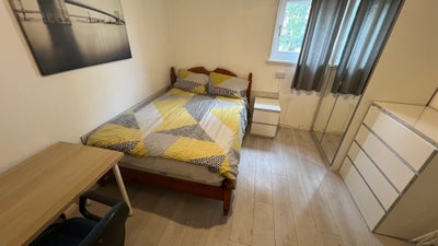 Two Large rooms for rent £340 per month per room. Main Photo