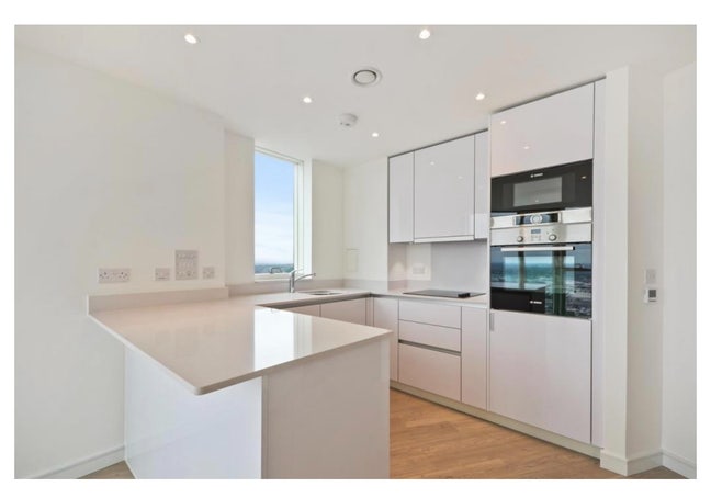 33rd Floor Modern 2 Bedroom Apartment Main Photo