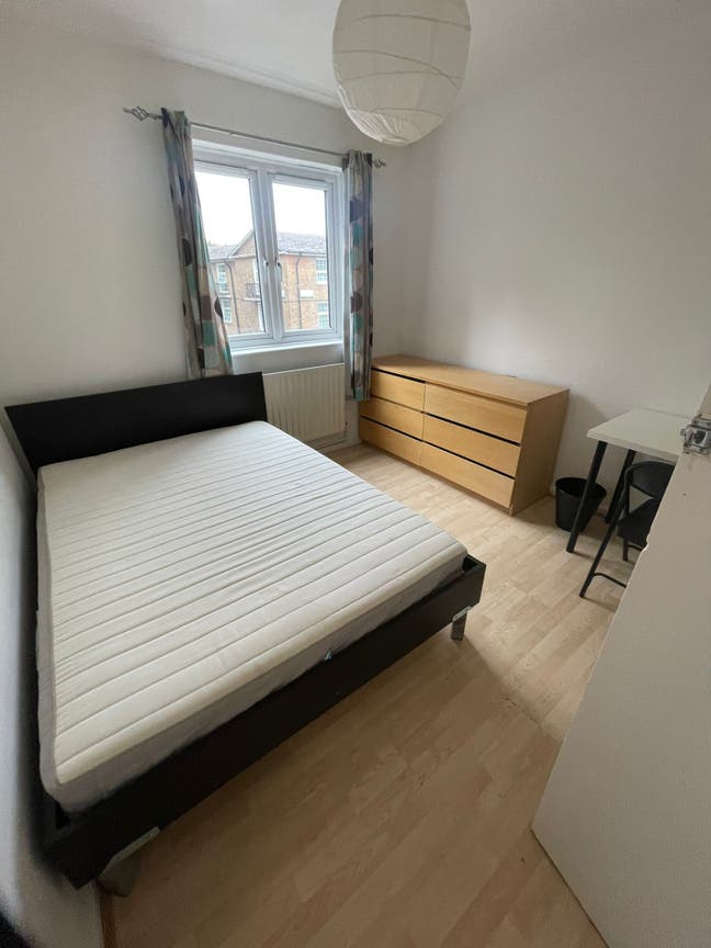 Aldgate/Stepney Green 💚 🟩 Large Double Available Main Photo