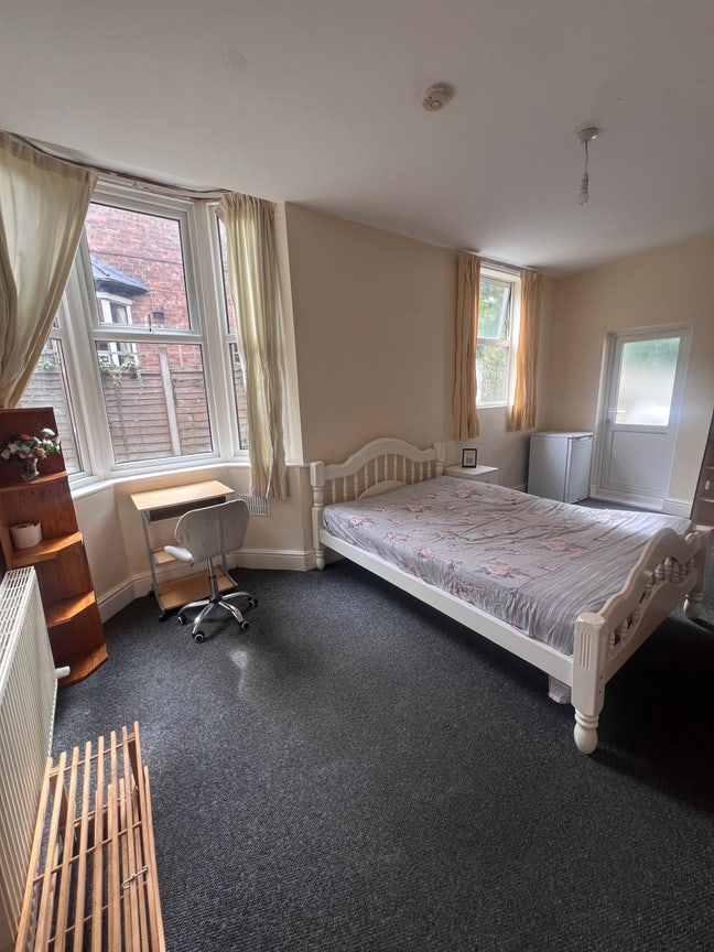Extra large Room for Rent in B16 9TA Main Photo