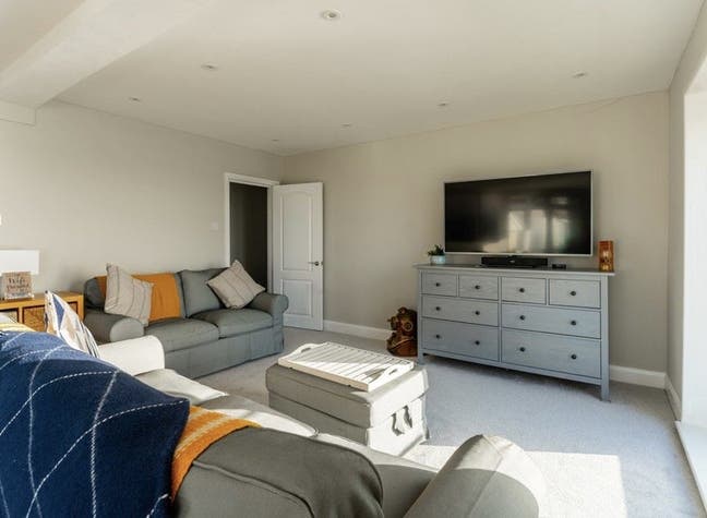 Looking for a Roommate  Main Photo