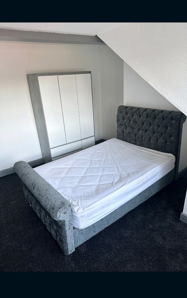 Double Rooms Available in Nice House Beeston Main Photo
