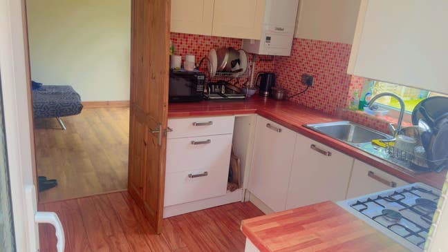 Double room available in RG5 full furnished  Main Photo