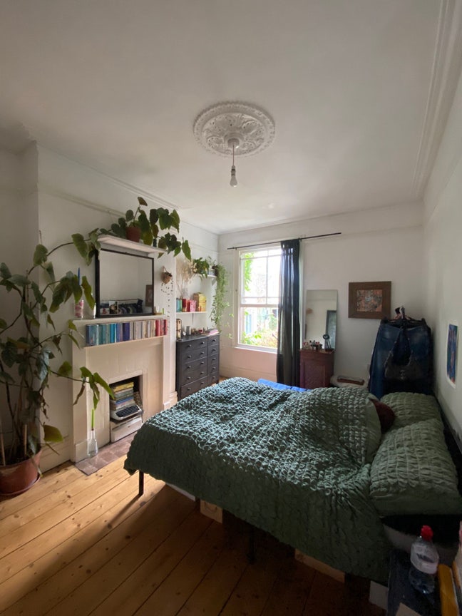 3 double bedrooms just off Gloucester Road  Main Photo