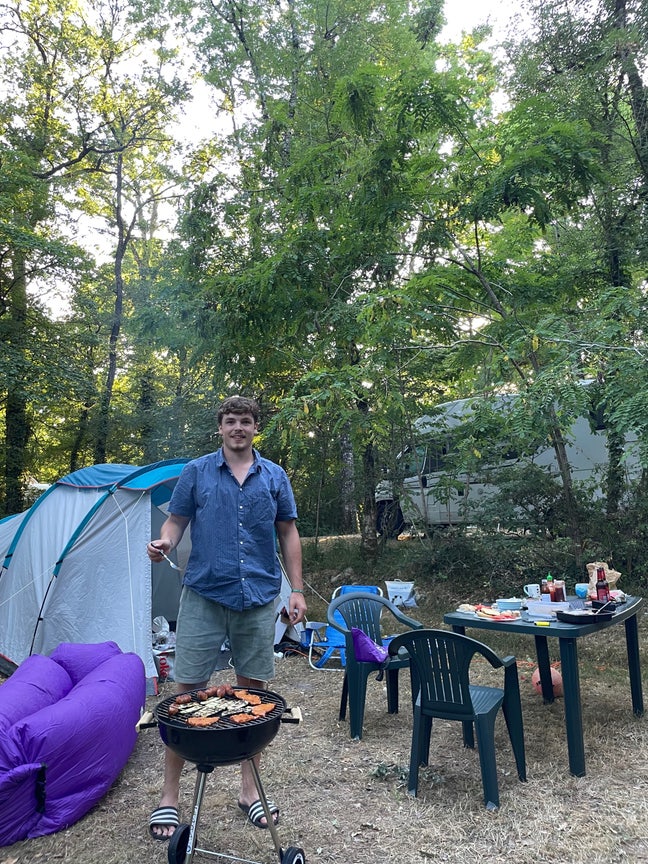 22, recent grad on London internship (Sept-Dec)  Main Photo