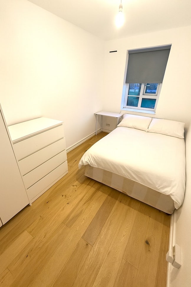 Bright room near to Oval Main Photo