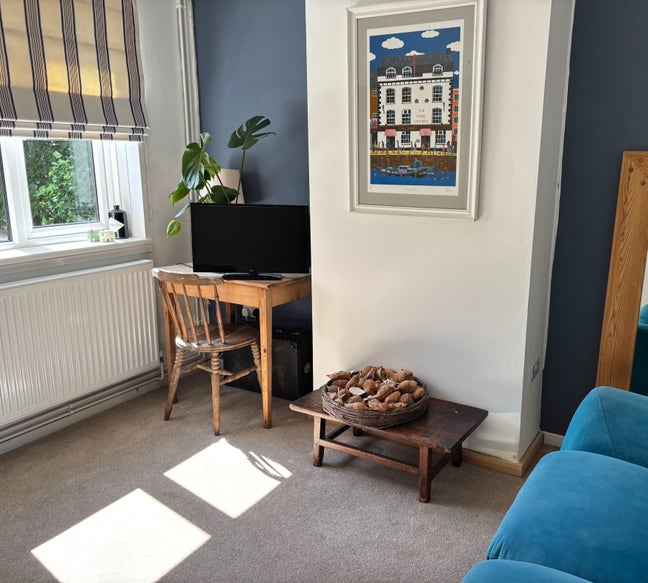 Shared house with two females  Main Photo