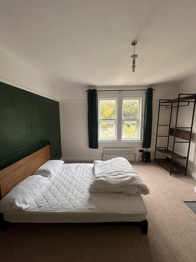 Double Room to let near Glouster Road  Main Photo
