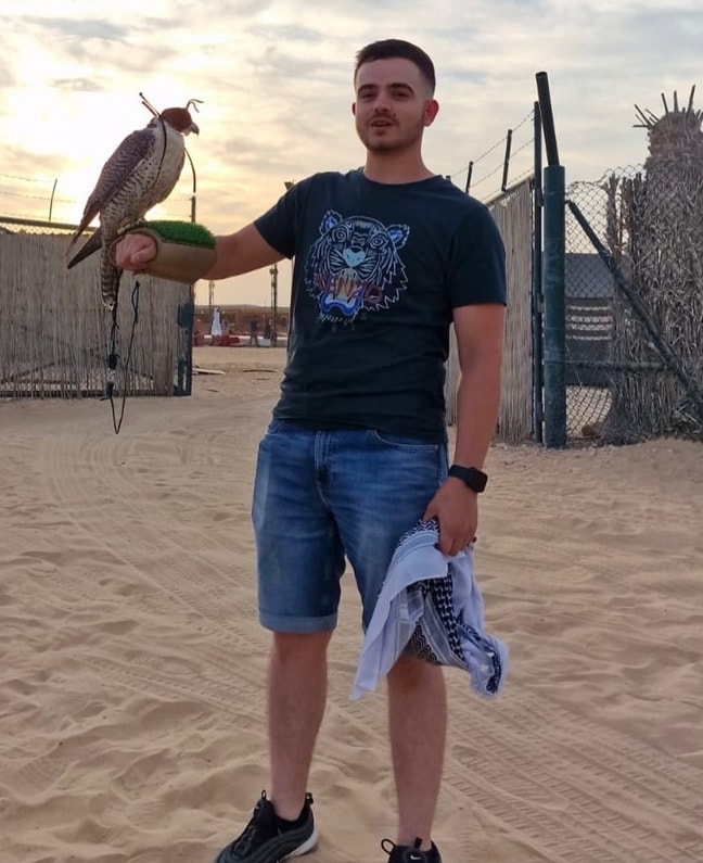 I am a professional male aged 31. I am lookin... Main Photo