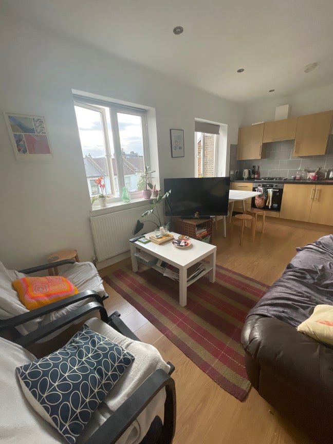 3 Bed Flat in central Acton Main Photo