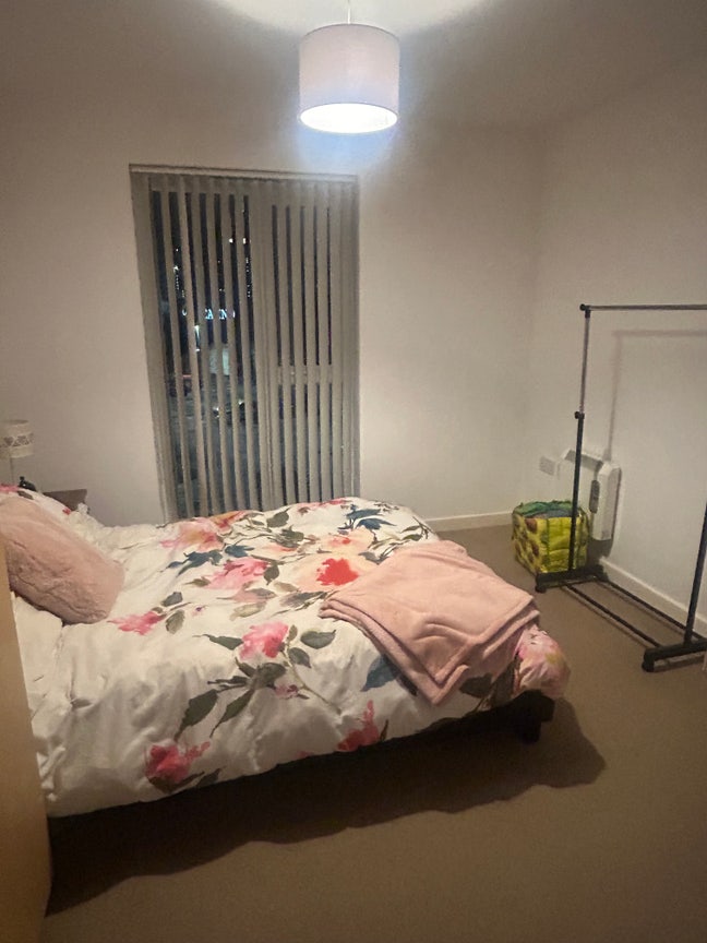 Spacious double room + en-suite  Main Photo