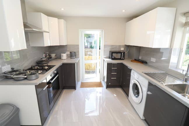 Hackney Rooms Going Fast – Secure Yours, No Hassle Main Photo