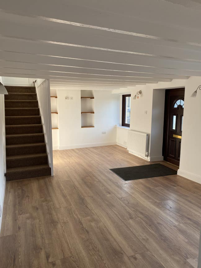 0ne bed unfurnished cottage in rural village.   Main Photo