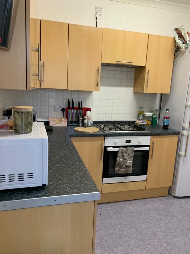 Spare room available in student house  Main Photo