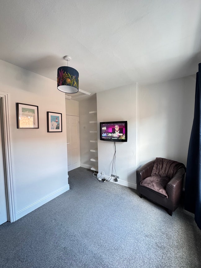 En-suite Room in a Victorian terrace Main Photo