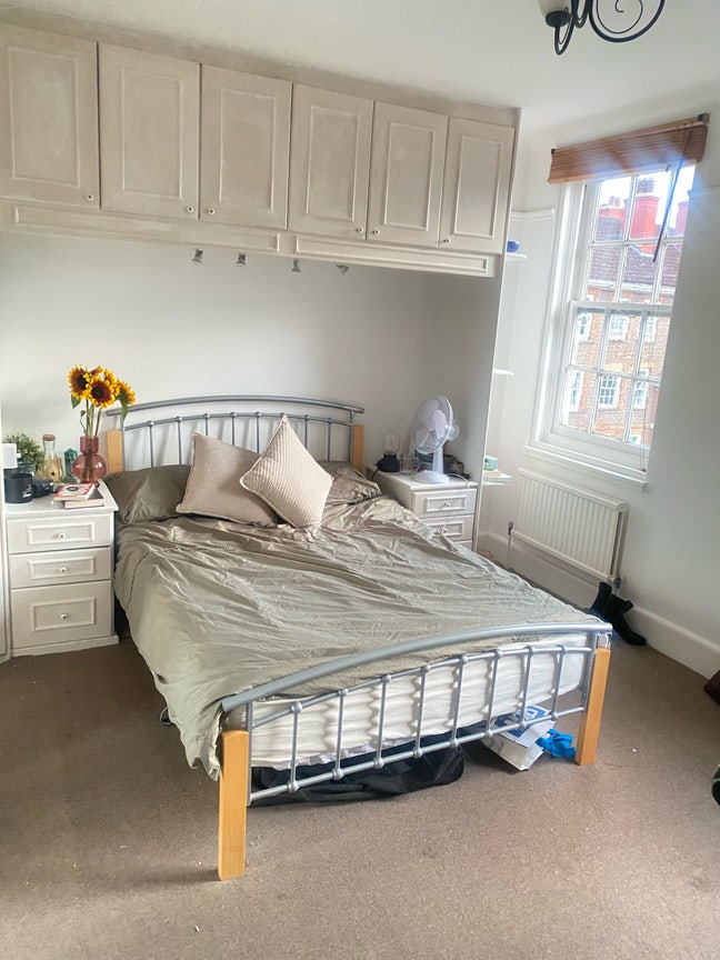 Spacious Double Room in W3, near Shepard’s Bush Main Photo