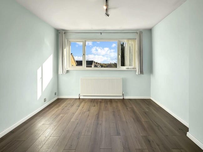 Master bedroom, cherry hinton Main Photo