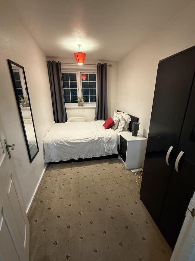 Room for rent Main Photo