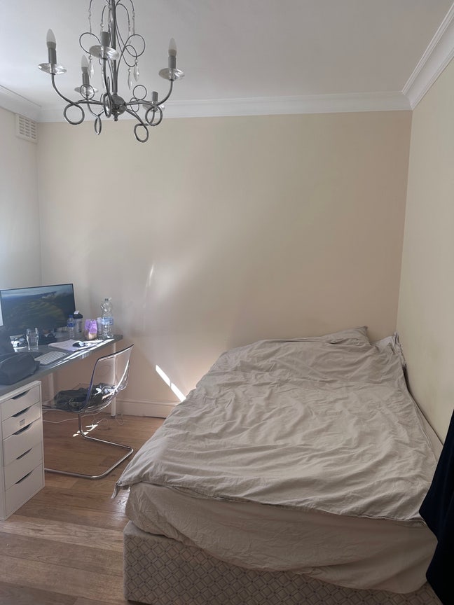 Whole 2 bed apartment to sublet in Earls Court Main Photo