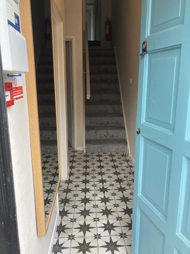  Room to let - professional house share Lisburn Rd Main Photo