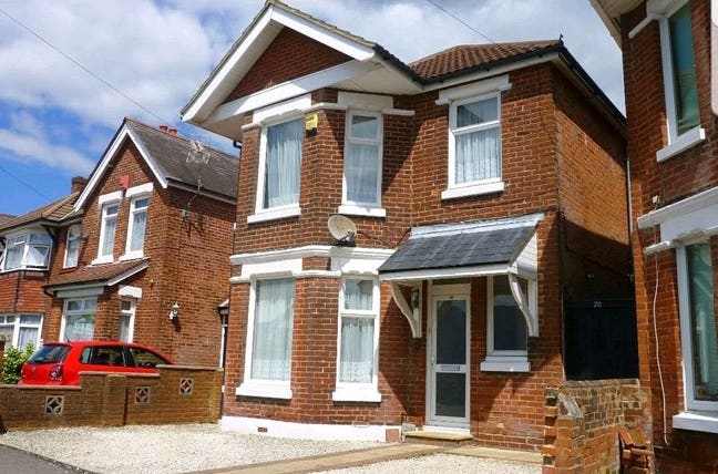 Spacious Room In Professional House - City Centre! Main Photo
