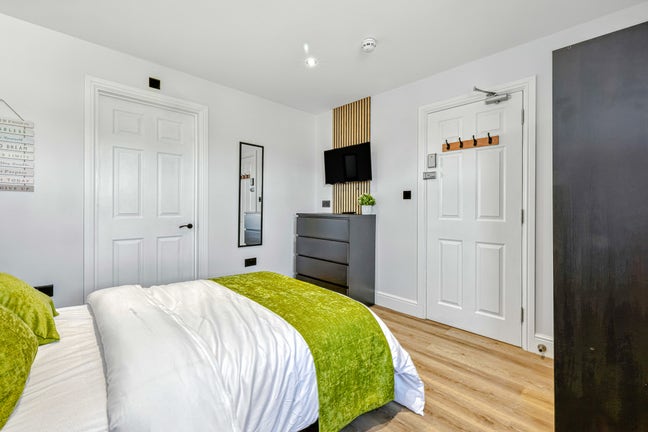 Southchurch, SS1 - Newly Refurbished Luxury Rooms Main Photo