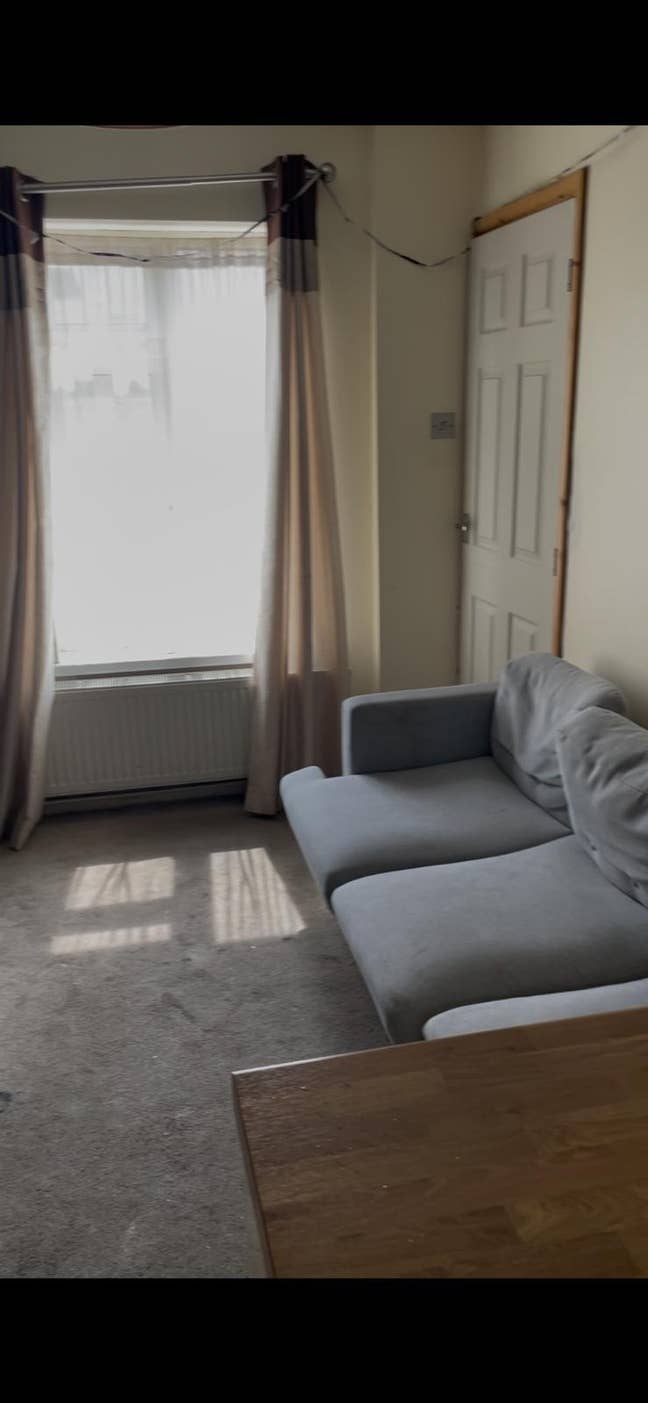 1 Bed room in twerton Main Photo