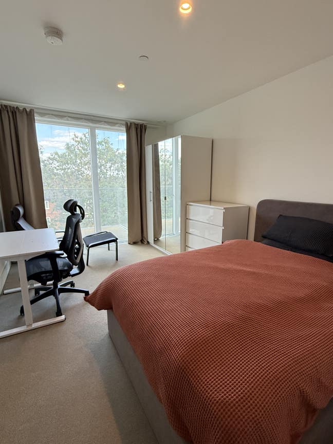 Bright and Furnished room w Private Balcony Main Photo