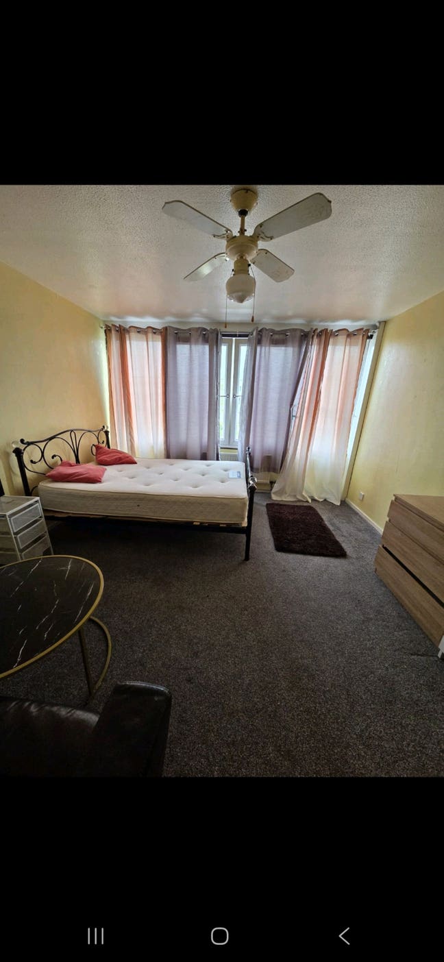 Double room in mitcham  Main Photo