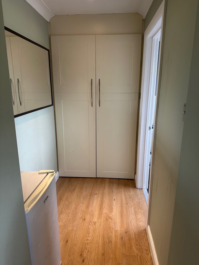Double bed room en-suite and Single bed  room rent Main Photo