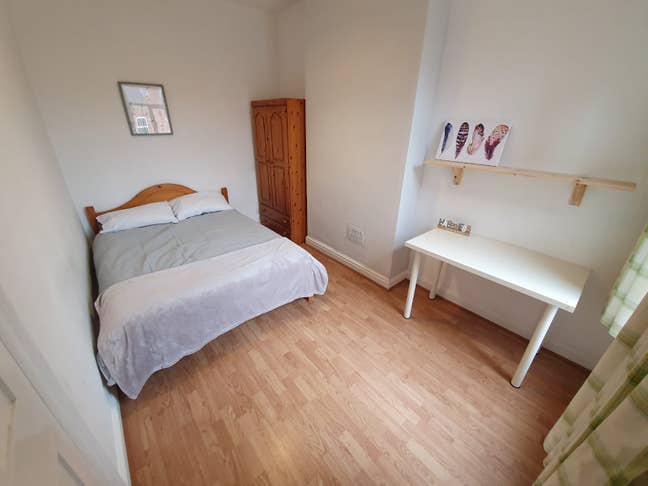 Bright and Comfy Room - Great value! Main Photo