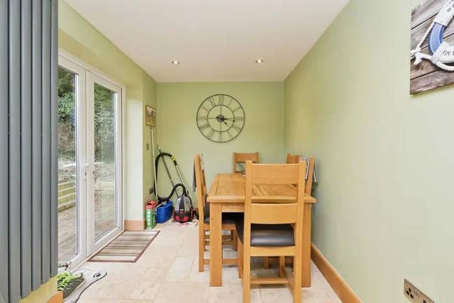 Spacious Bungalow for rent  Main Photo