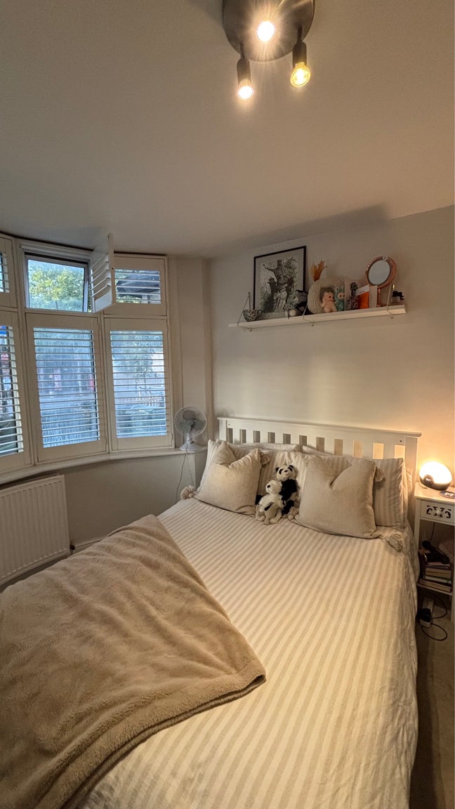 Pretty room near Streatham Common Main Photo