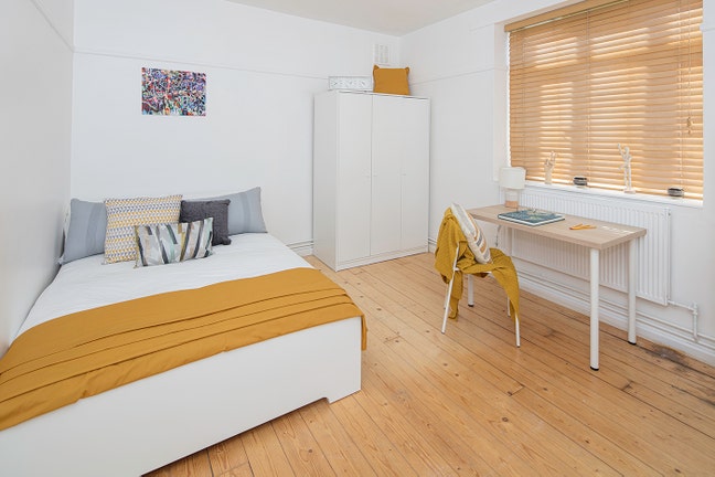 Dazzling Double Room in a Modern Home Main Photo