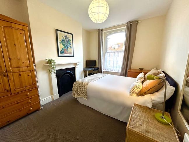 Double rooms Available, one mile from city centre Main Photo