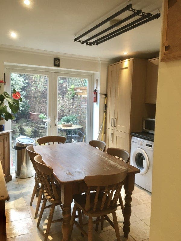 Affordable 1 bedroom in Zone 2 - Ideal for student Main Photo