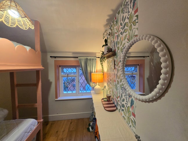 Single room, family home, near beach, Bills incl. Main Photo