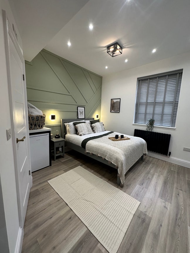 Stunning Newly Renovated Studio Room Main Photo