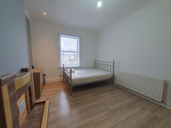 Spacious double room to let. Main Photo
