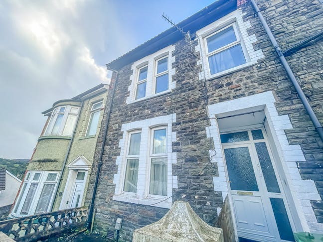 ** Two Student Rooms Available ** Close to Usw ** Main Photo