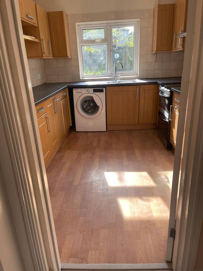 Spacious 4-Bed Family Home with Large Garden Main Photo