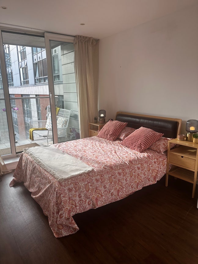 🏡Bright Double Room with Private Bathroom - E16 Main Photo