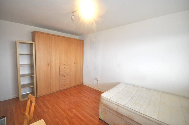 Gas, Hot Water and Heating Included!! 2 Bed Flat Main Photo